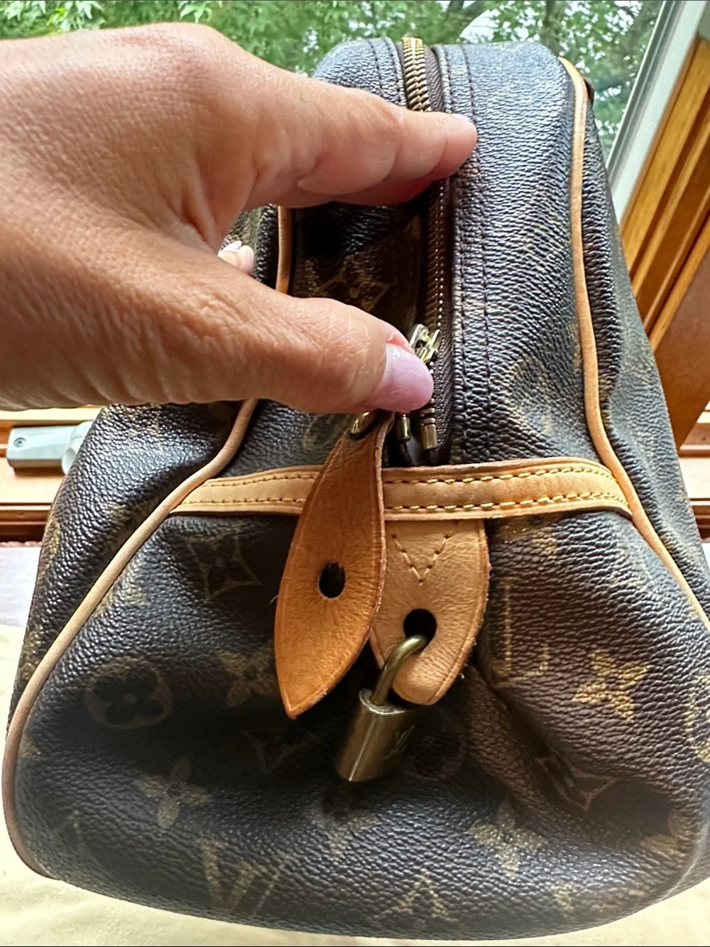 LOUIS VUITTON Montorgueil GM Shoulder Bag Purse Monogram Brown with Lock